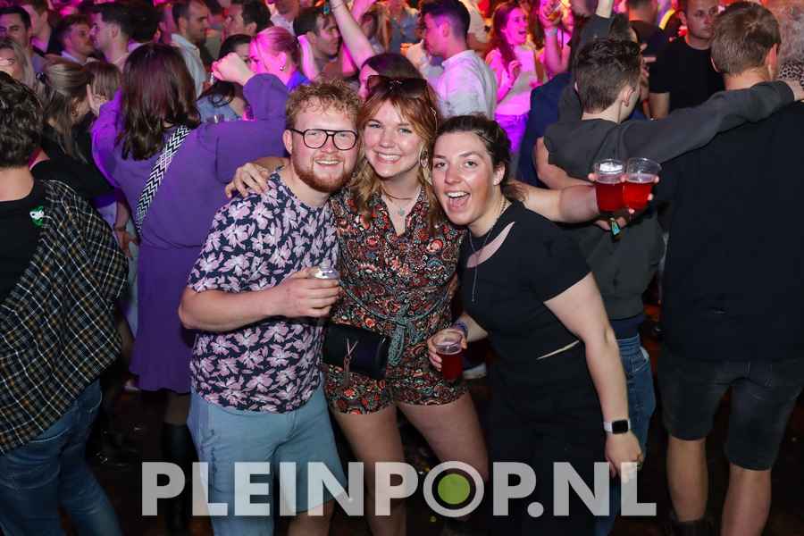 Publiek    Bezoekers (203)